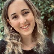 Abilitata alla professione forense e Laureata in giurisprudenza con il massimo dei voti, con esperienza di tutoraggio universitario